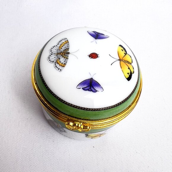 Butterfly Porcelain Trinket Box Green & White Hinged with Gold Heart Clasp - Picture 4 of 12